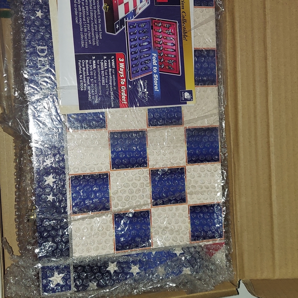 Brand New Inbox Deluxe 2020 Battle Of The White House Chess Set